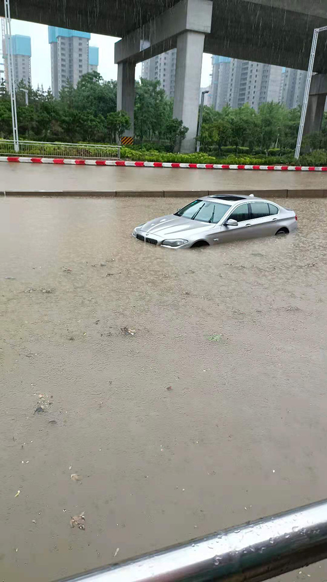 河南暴雨無情人有情